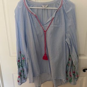 Beautiful Crown and Ivy spring top, worn 1 time